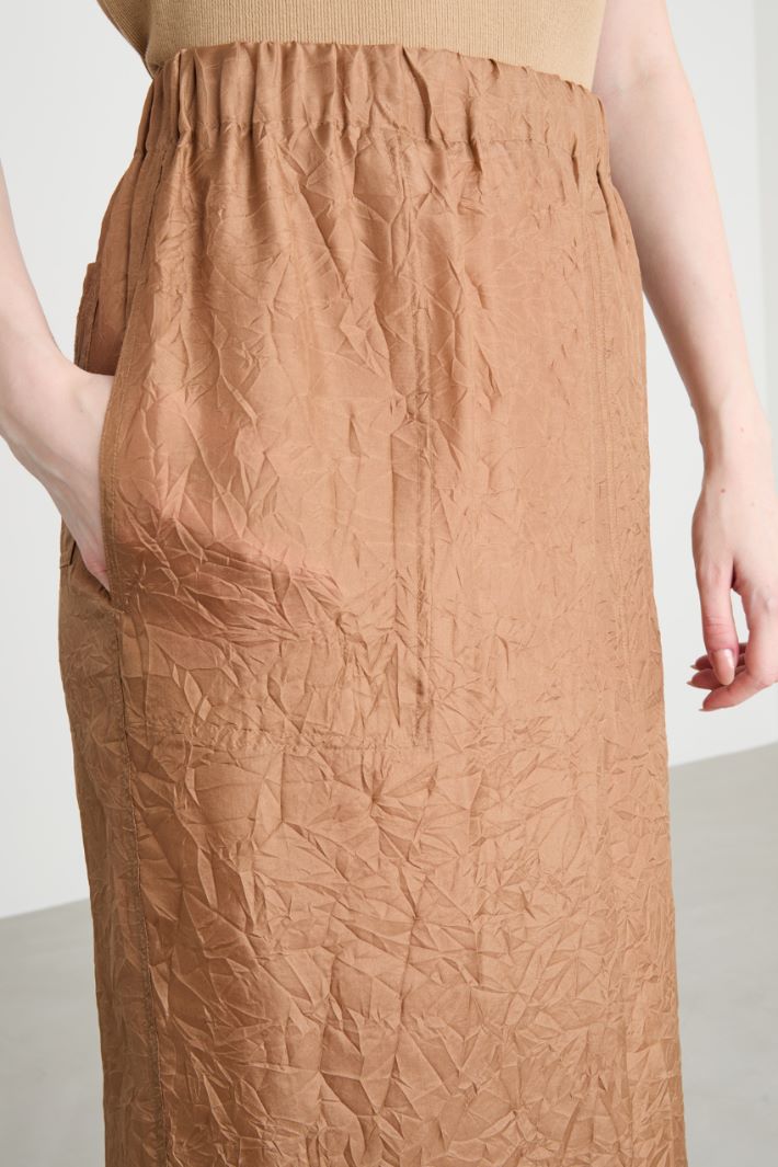 Long crinkle-effect skirt Intrend - 3