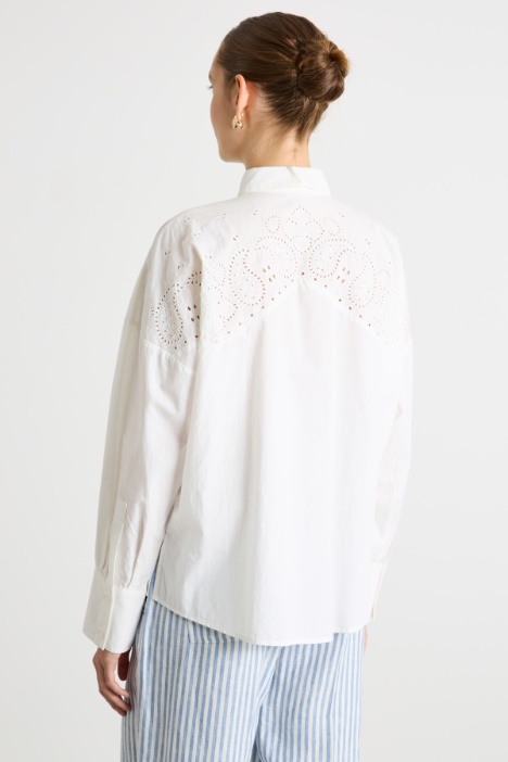 Camisa de popelina bordada