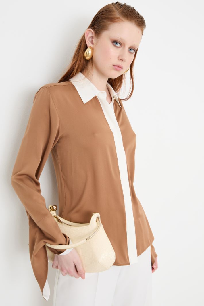 Blusa con spacchi Intrend - 2