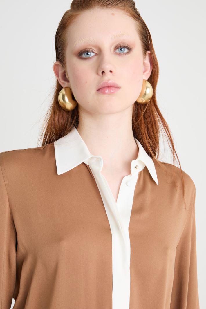 Blusa con spacchi Intrend - 3