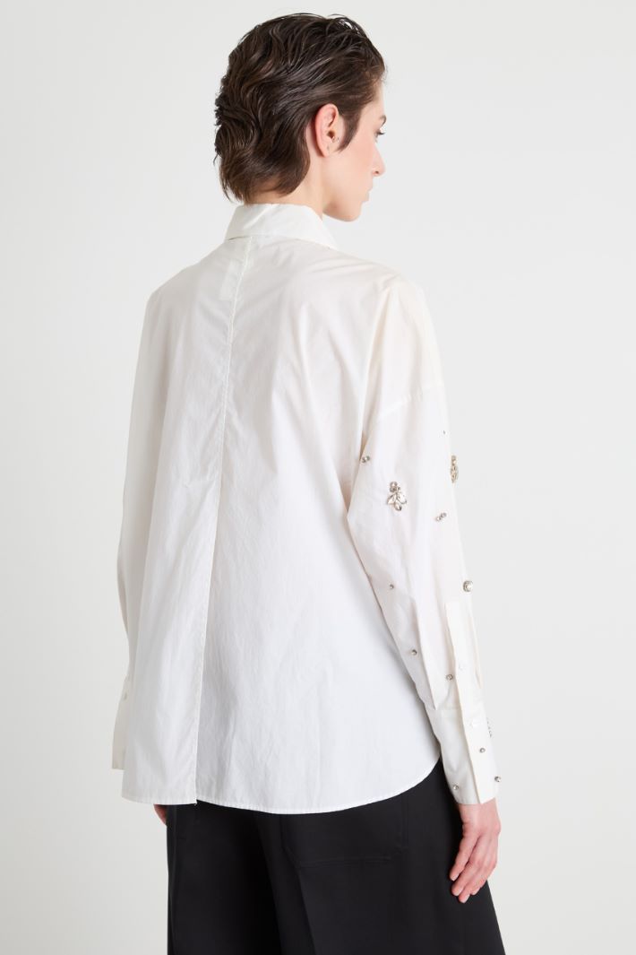 Oversized shirt with rhinestones Intrend - 4