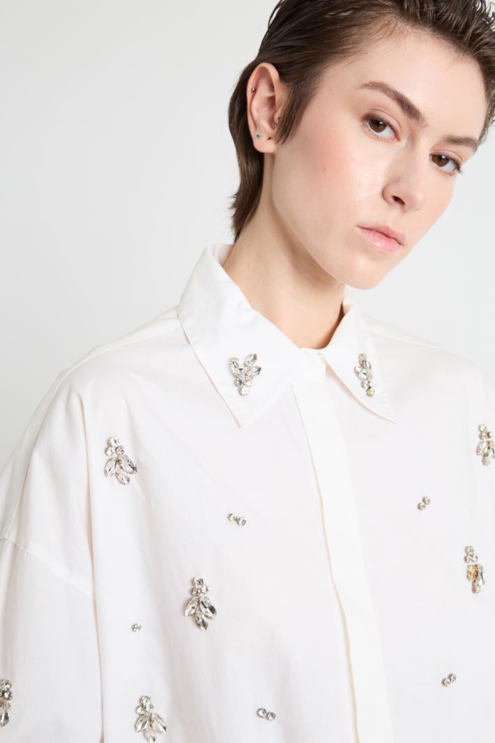 Oversized shirt with rhinestones Intrend - 3