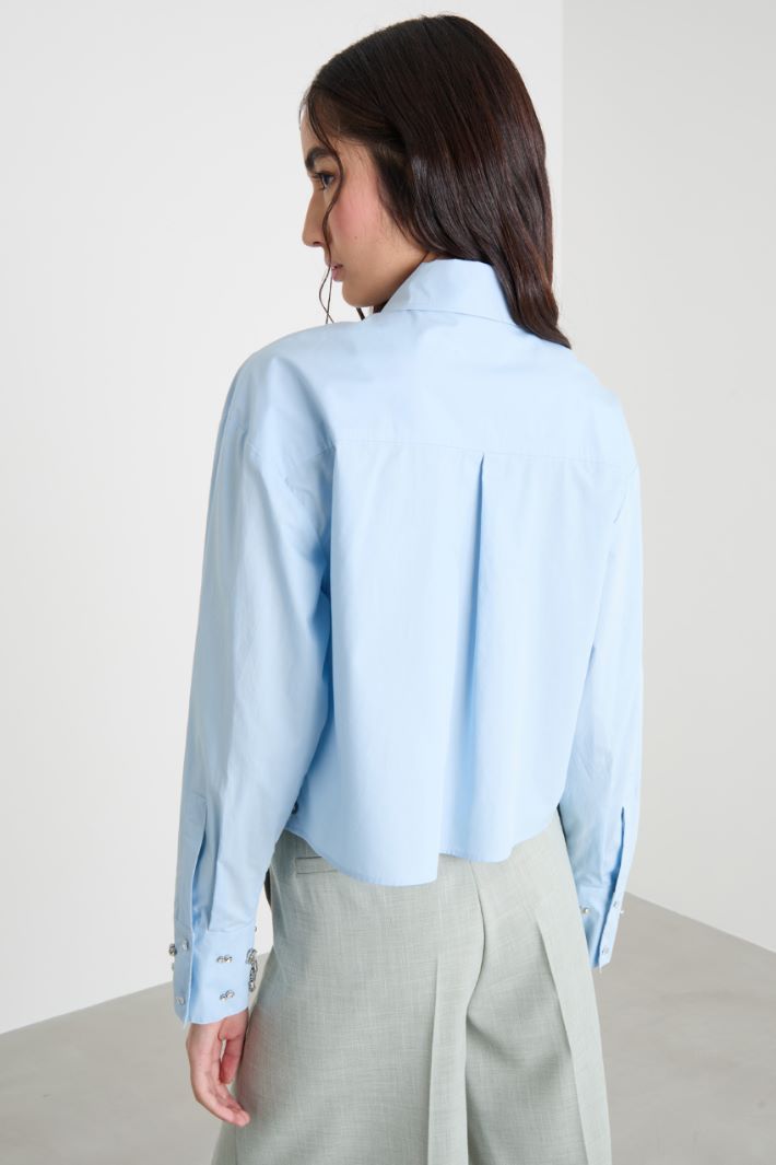 Rhinestone-embellished cropped shirt Intrend - 4