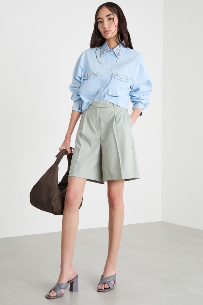 Rhinestone-embellished cropped shirt Intrend