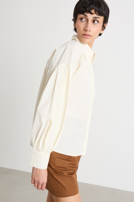 Camisa de tafetán con cinturón