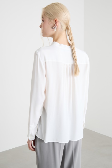 Blusa de crepé de China