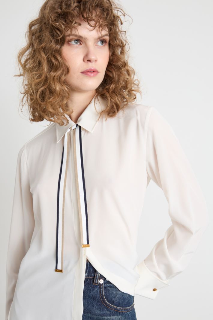 Crepe blouse with neck tie Intrend - 3