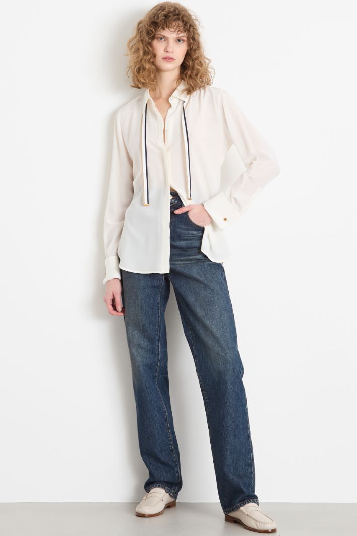 Crepe blouse with neck tie Intrend