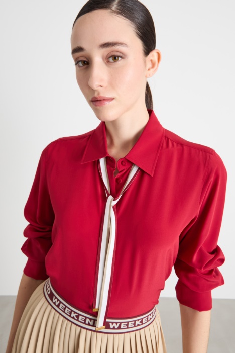 Blusa de crepé con lazo