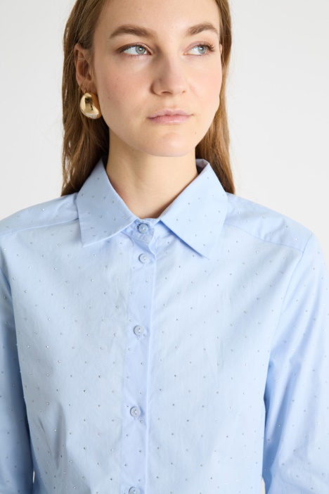 Camisa entallada con pedrería