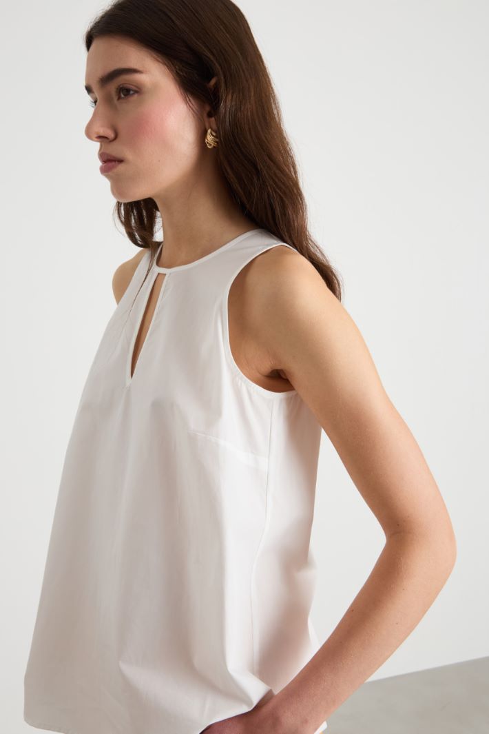 Cut-out poplin top Intrend - 3