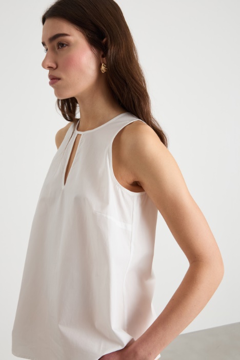 Top de popelina con cut-out
