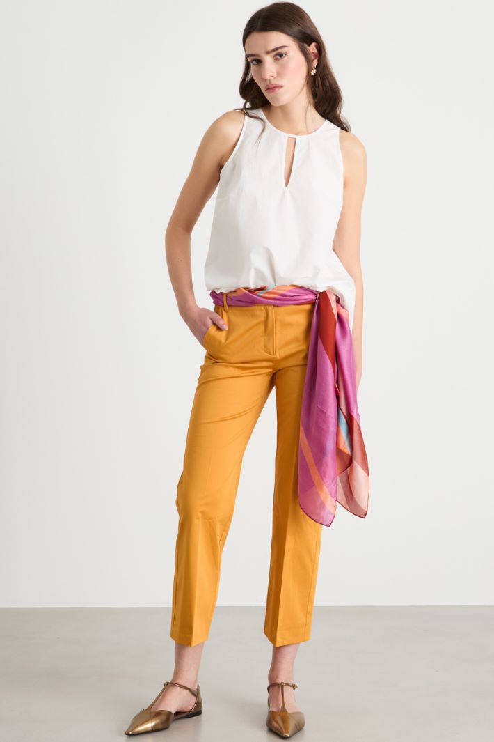 Cut-out poplin top Intrend