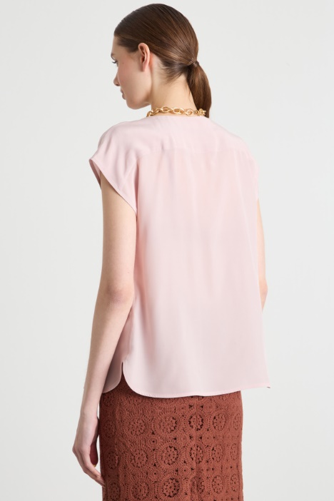 Blusa fluida con scollo a V