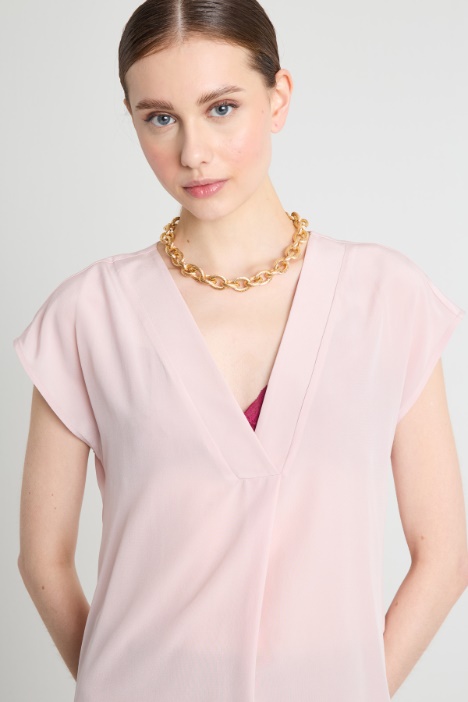 Blusa fluida con scollo a V