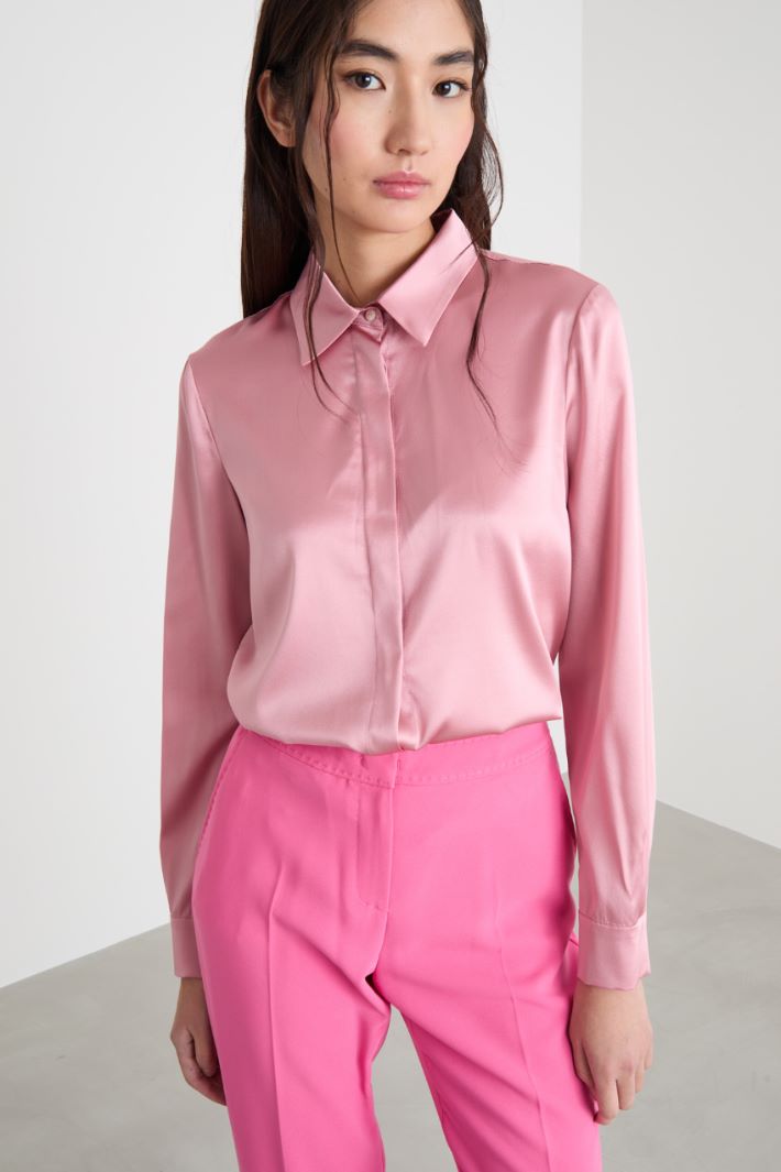 Blusa con botones ocultos Intrend - 3