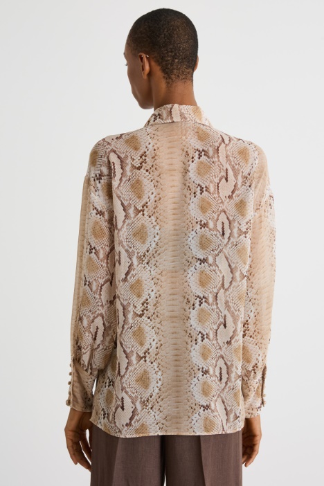 Blusa de georgette con estampado animal