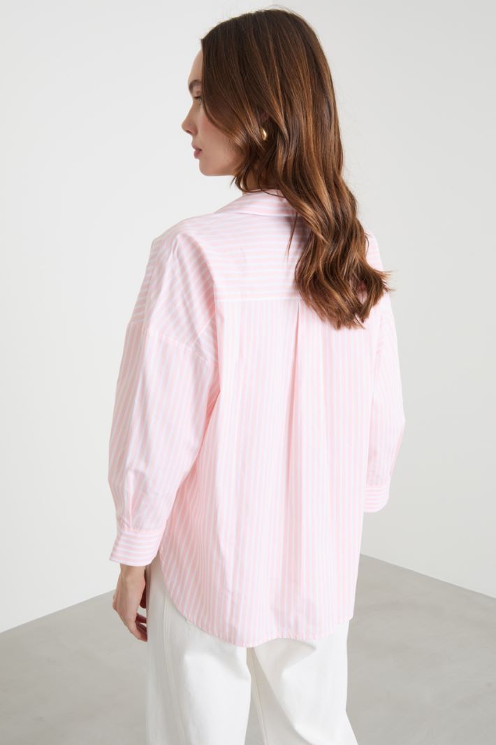 Wide-fit poplin shirt Intrend - 4