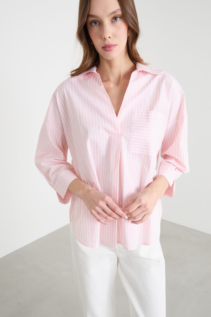 Wide-fit poplin shirt Intrend - 2