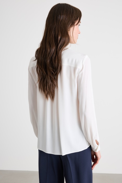 Blusa in crepe con rouches