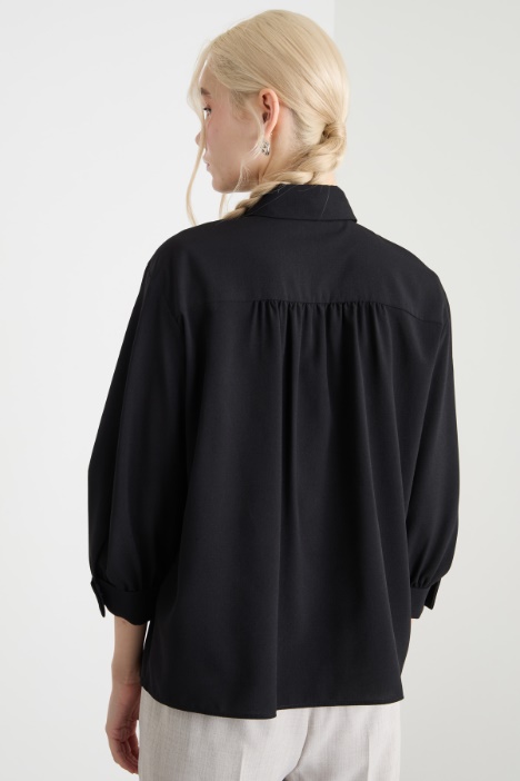 Blusa in crepe con foulard