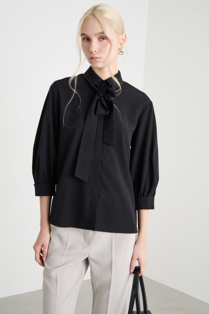 Crepe de chine blouse with scarf Intrend - 2