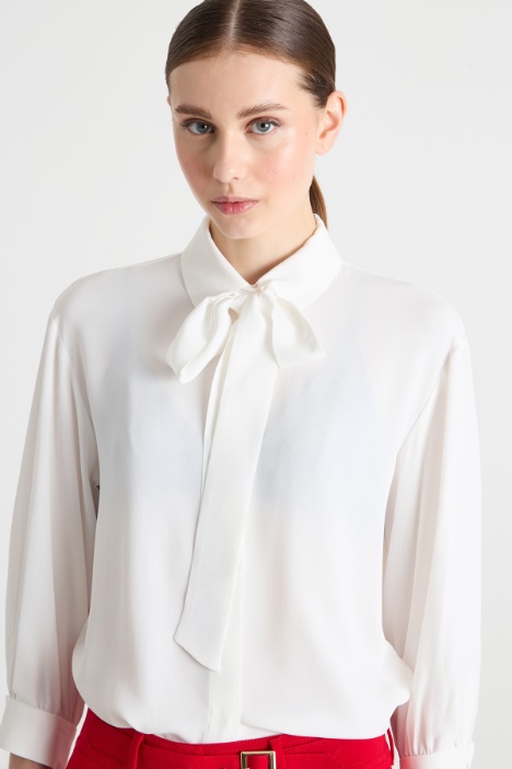 Blusa de crepé de China