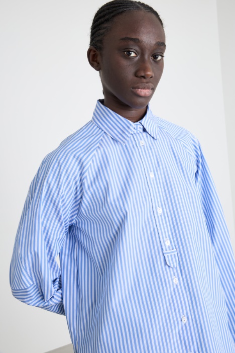 Camicia in popeline con applicazione floreale