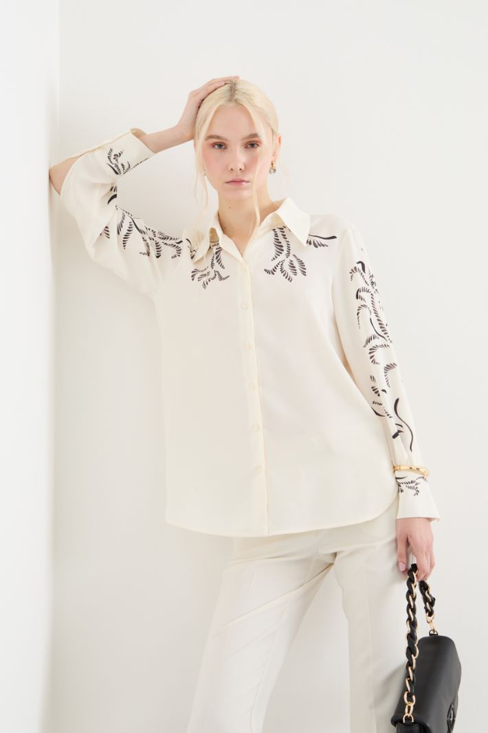 Printed satin blouse Intrend - 2