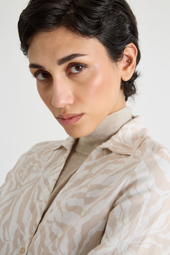 V-neck linen shirt Intrend - 3