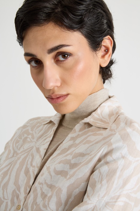 Camicia con scollo a V