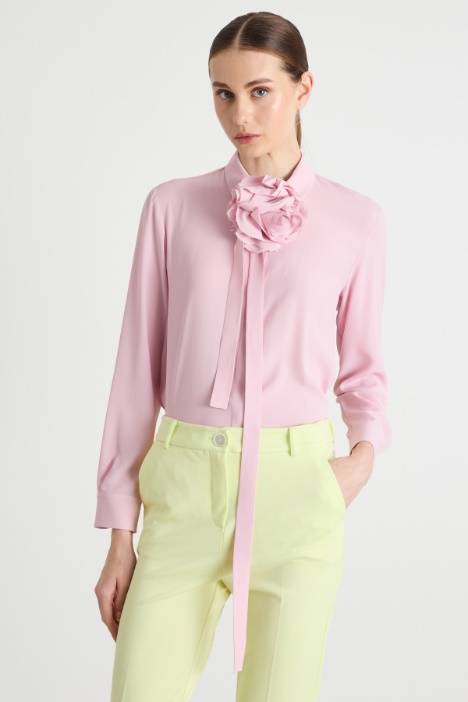 Crepe blouse with floral appliqué Intrend