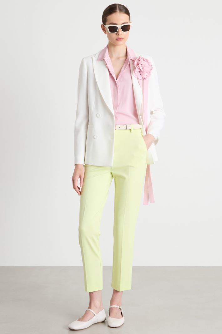 Crepe blouse with floral appliqué Intrend