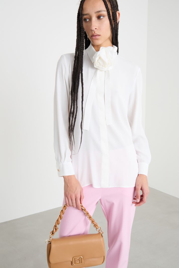 Floral appliqué blouse Intrend - 2