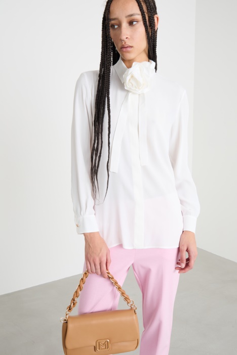 Floral appliqué blouse Intrend