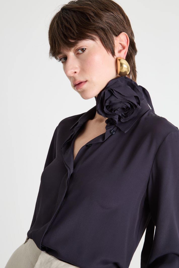 Floral appliqué blouse Intrend - 3