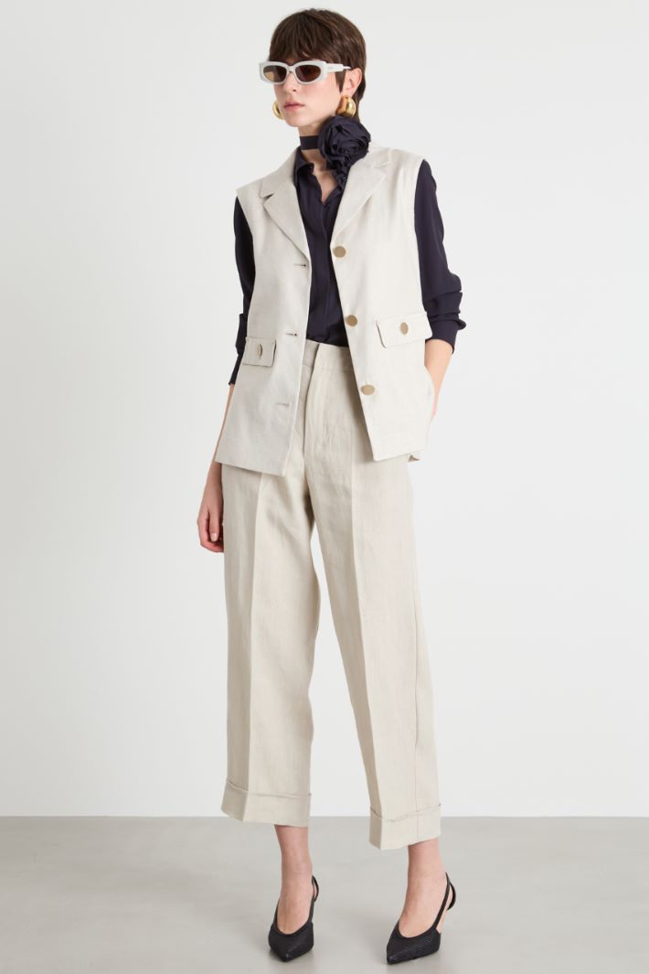 Floral appliqué blouse Intrend