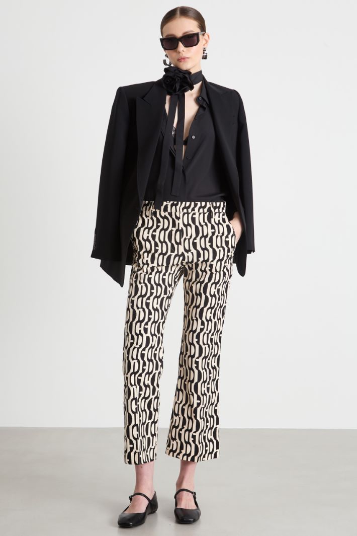 Floral appliqué blouse Intrend