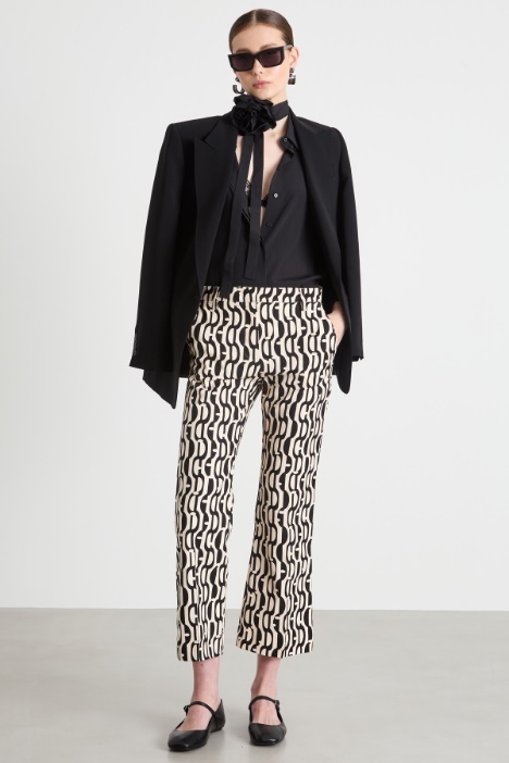 Floral appliqué blouse Intrend