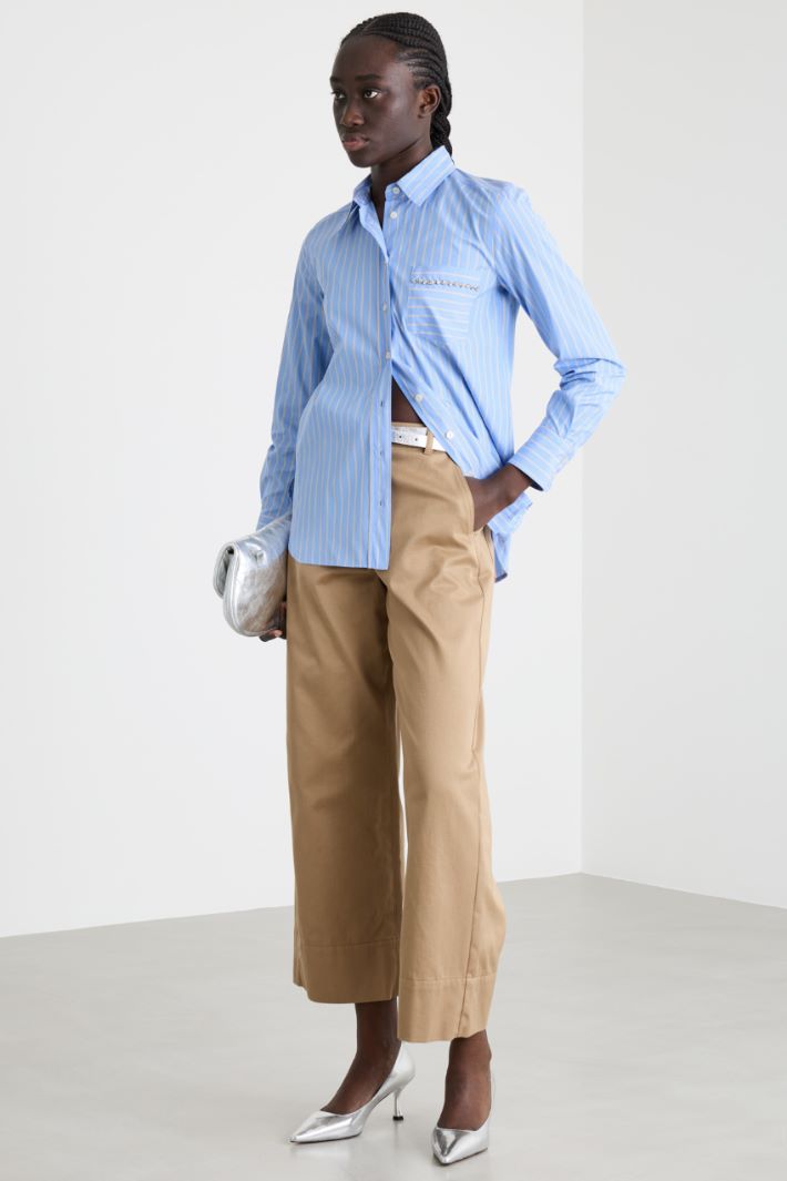 Camicia con taschino ricamato Intrend