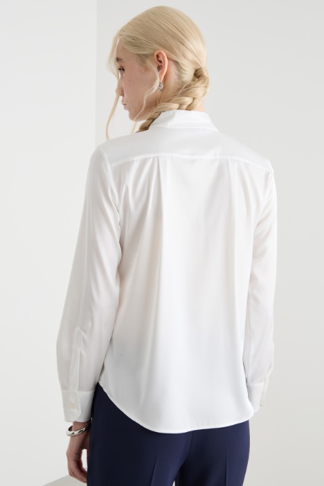 Blusa in raso leggero stretch