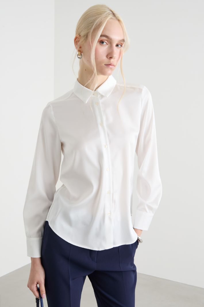 Lightweight stretch satin blouse Intrend - 2