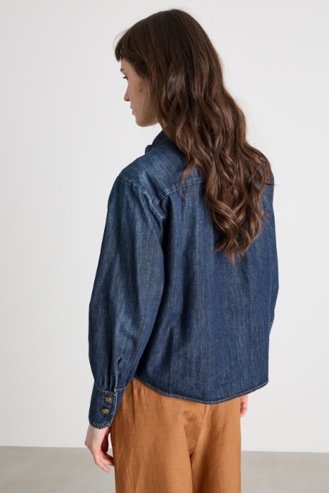 Camicia con applicazione floreale