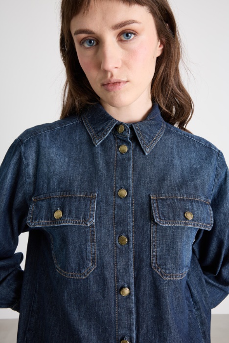 Camicia con applicazione floreale