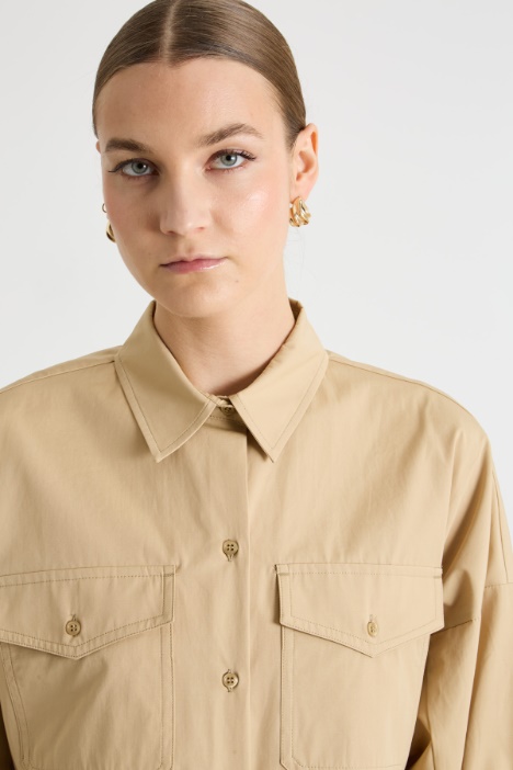 Camisa de popelina con bolsillos