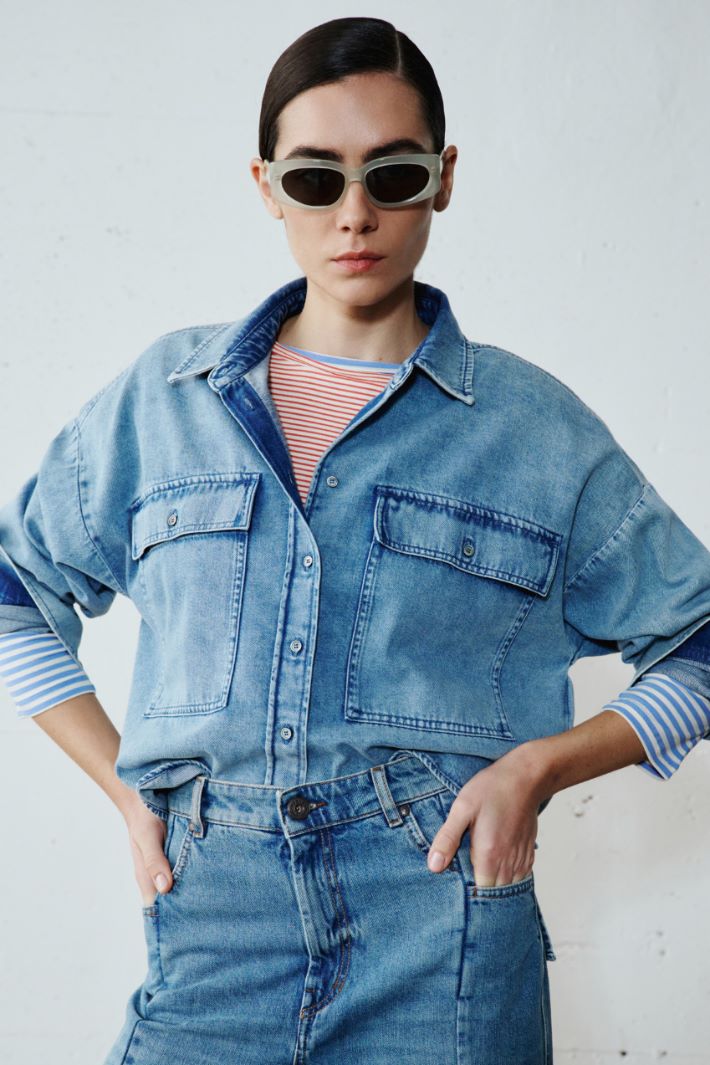 Boxy-Fit Shirt with Asymmetric Hem Intrend - 6