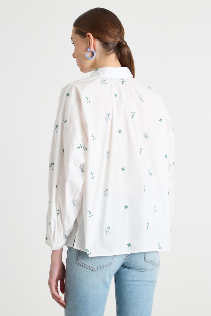 Embroidered poplin shirt Intrend - 4