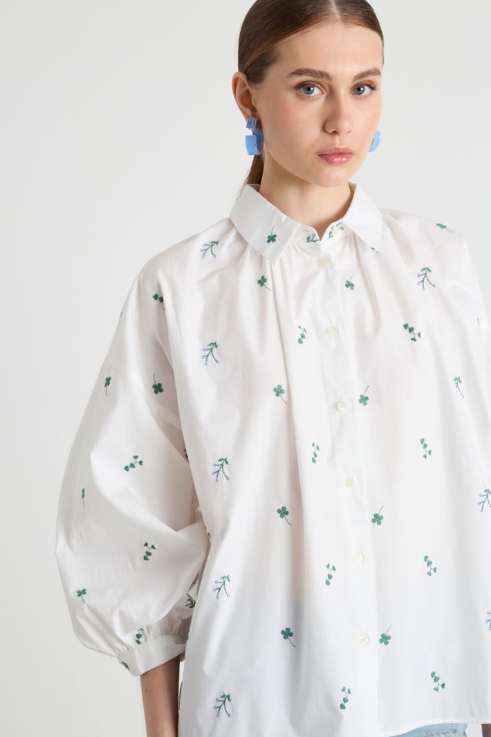 Embroidered poplin shirt Intrend - 3