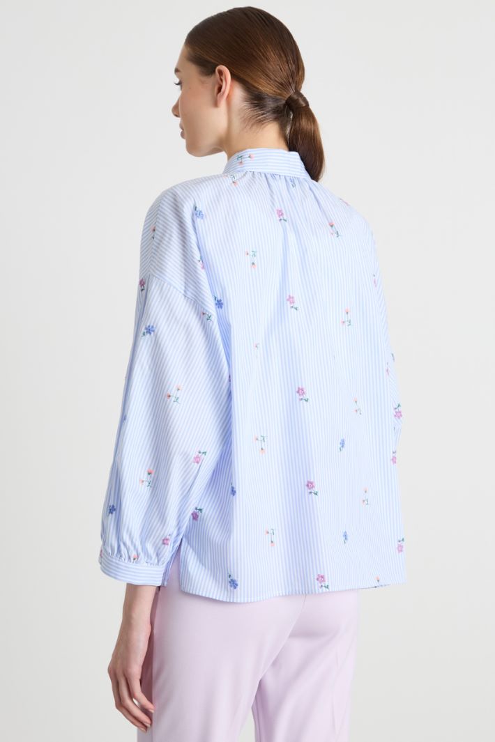 Embroidered poplin shirt Intrend - 4