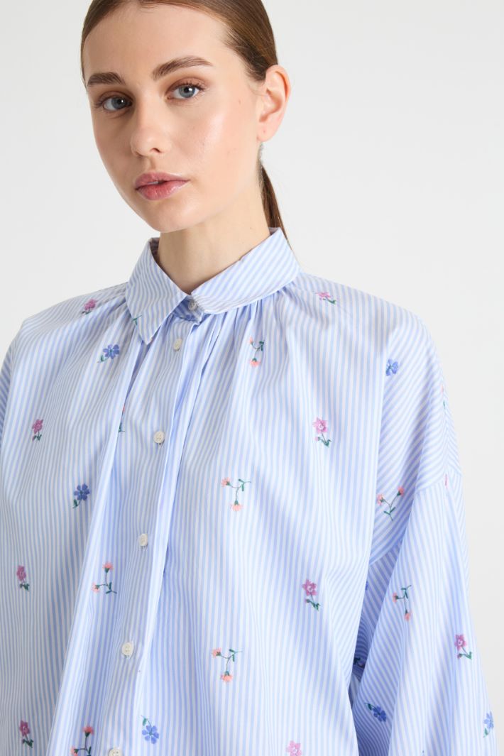 Embroidered poplin shirt Intrend - 3